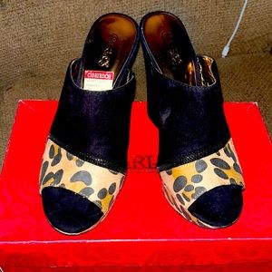 Carlos Santana women wedge